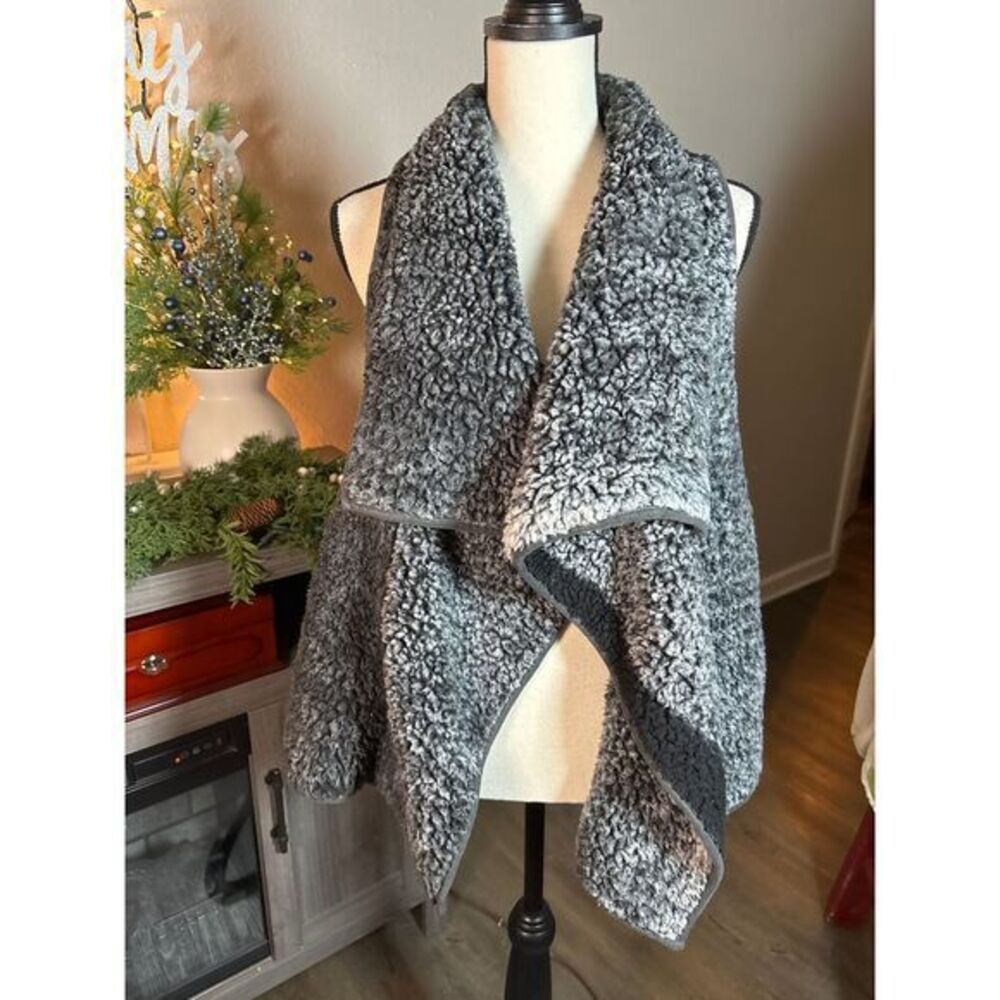 Fantastic Fawn boutique sherpa vest large gray